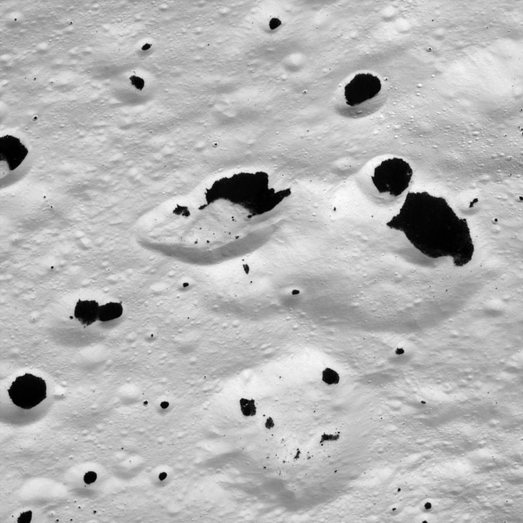 Iapetus in Black and White