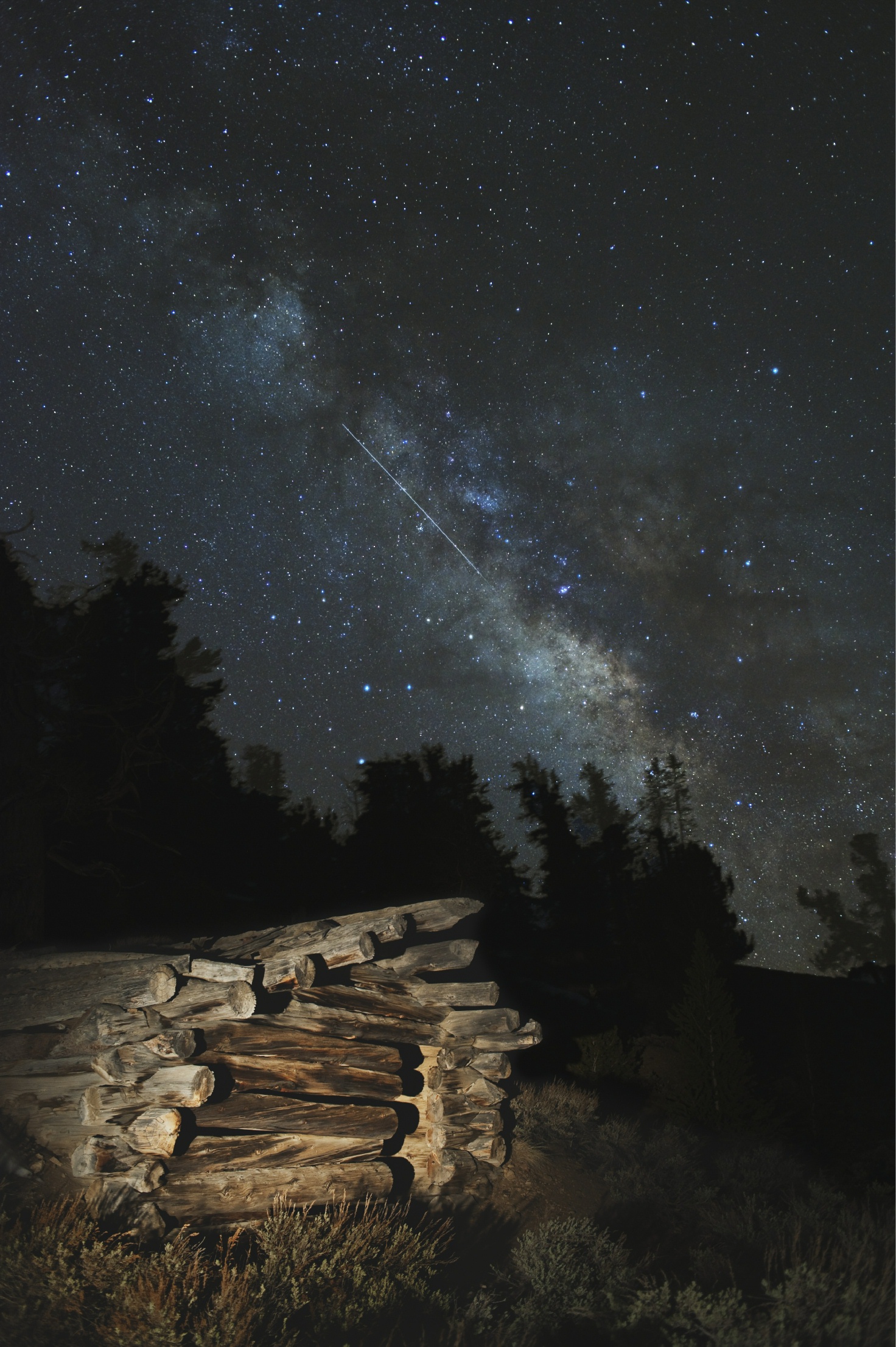 Lyrid Meteor and Milky Way