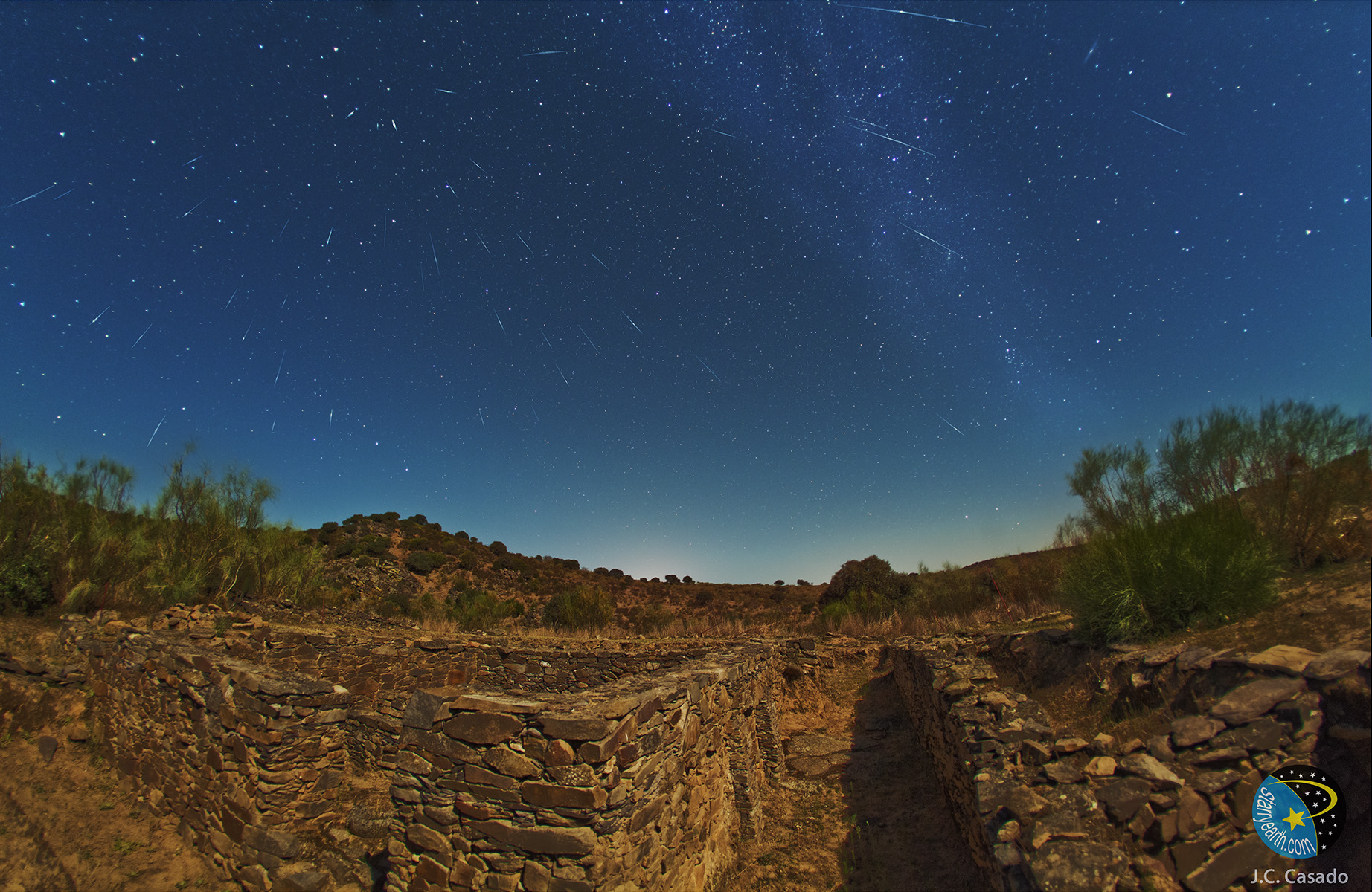 Draconid Meteors Over Spain