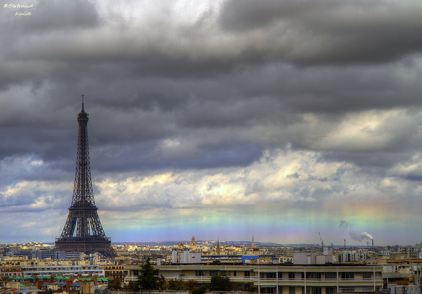A Horizon Rainbow in Paris