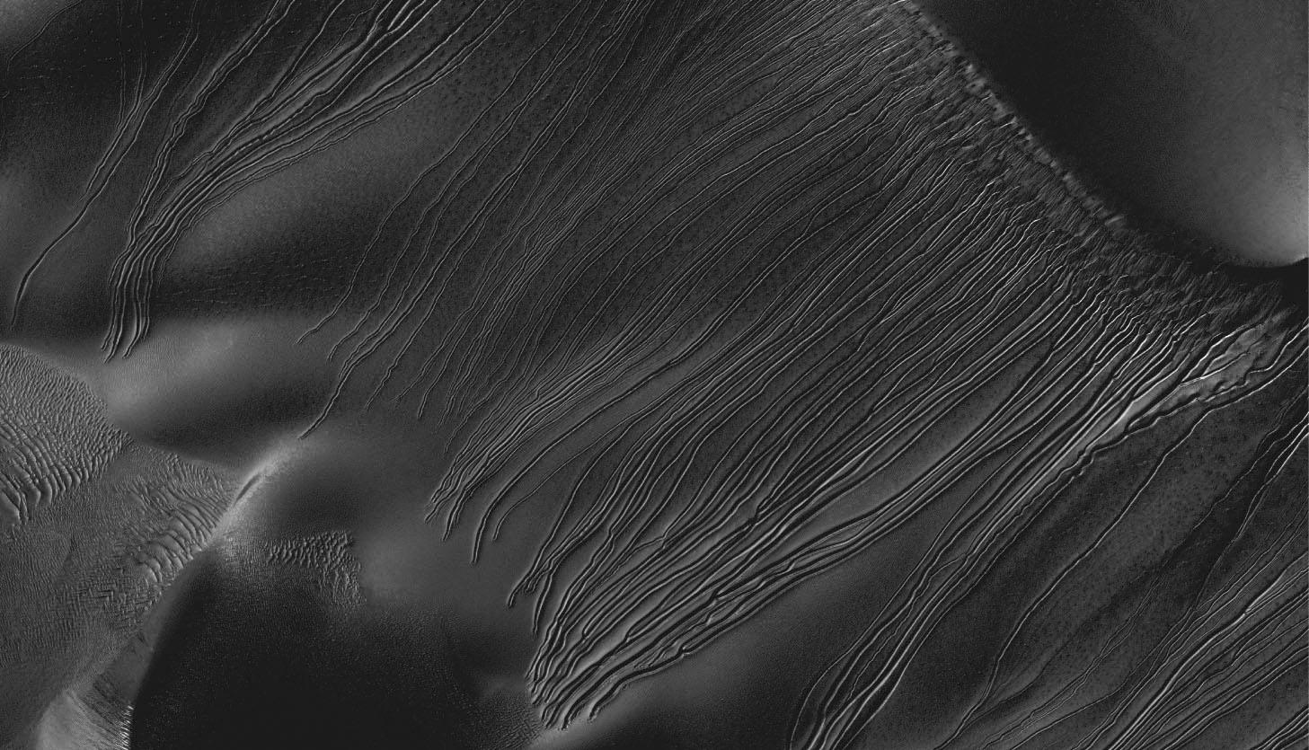 Dry Ice Sled Streaks on Mars