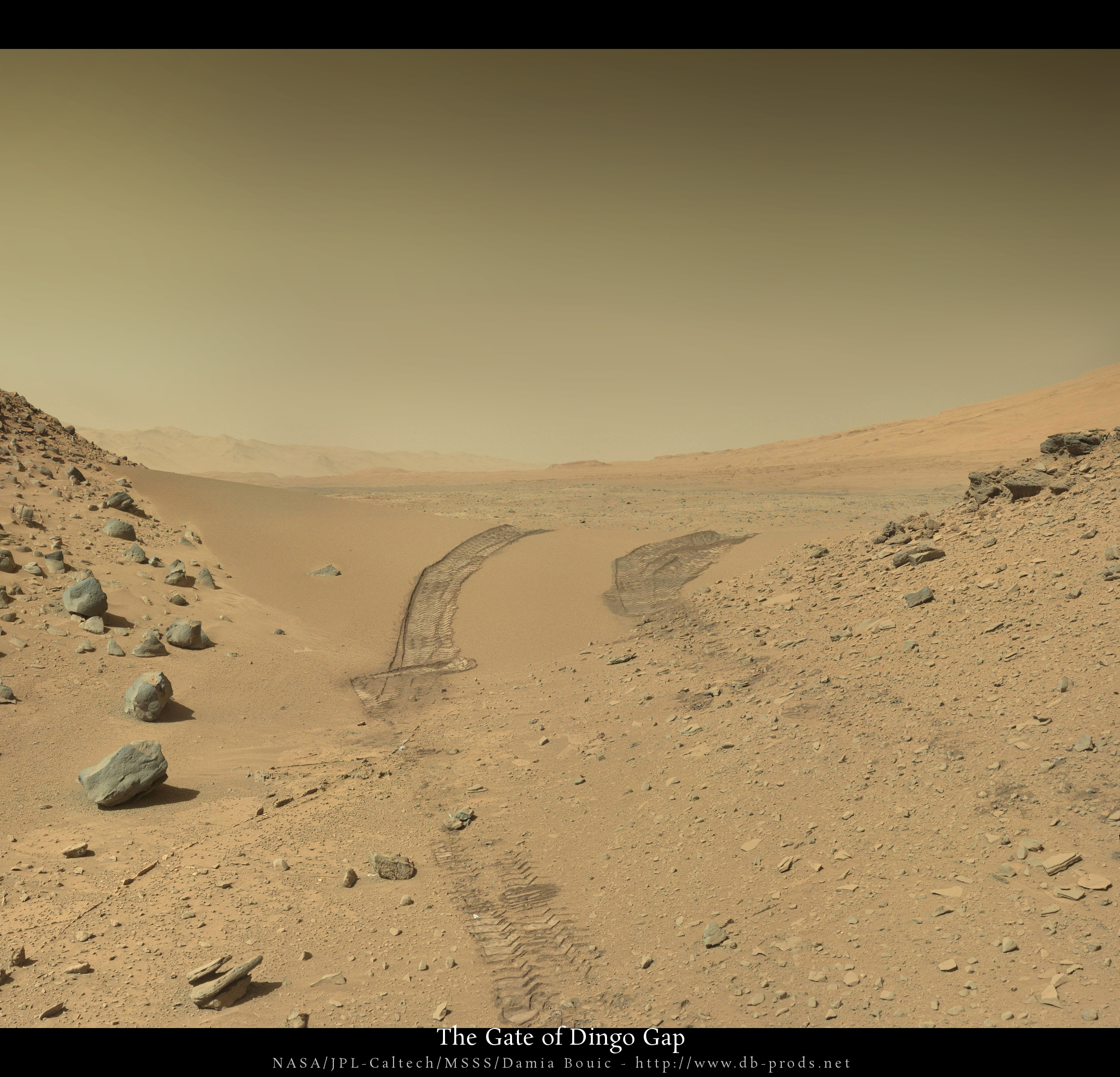 Crossing Dingo Gap on Mars