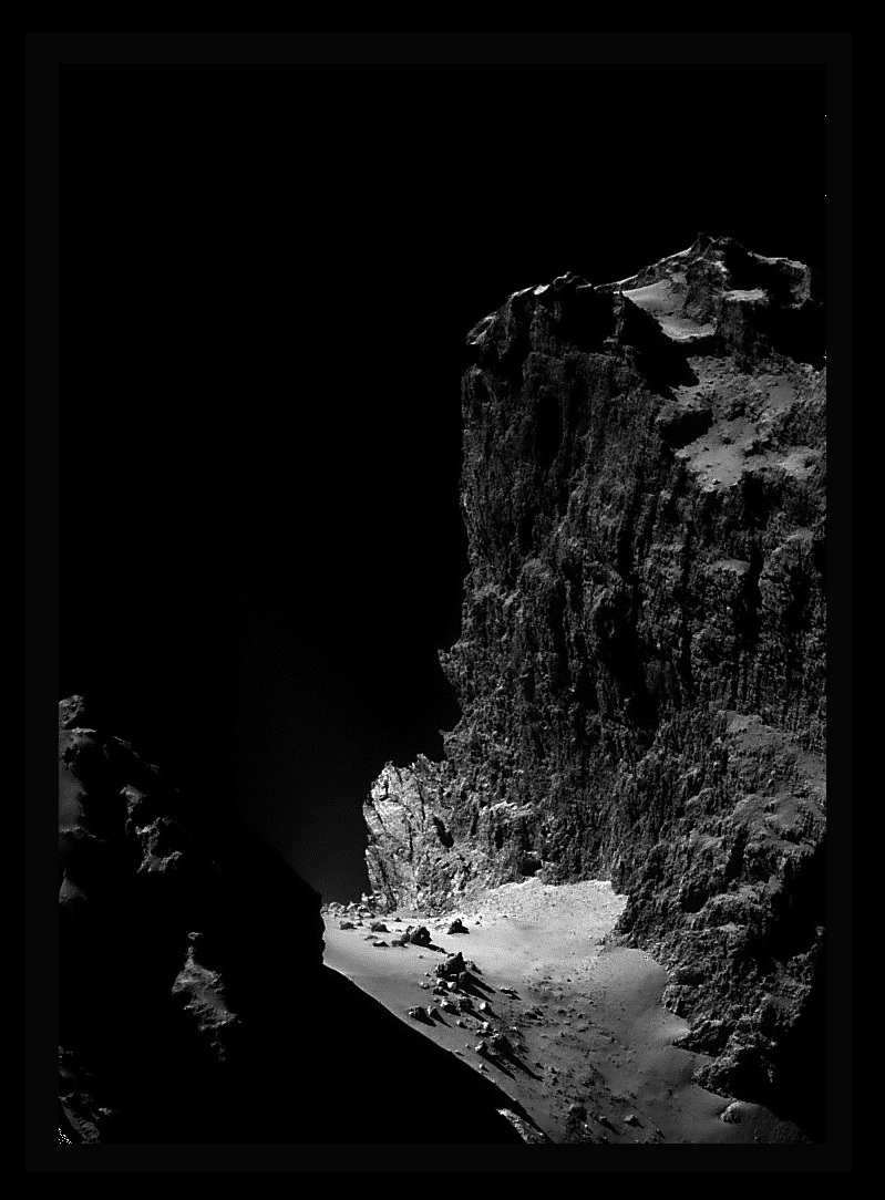 The Cliffs of Comet Churyumov�Gerasimenko