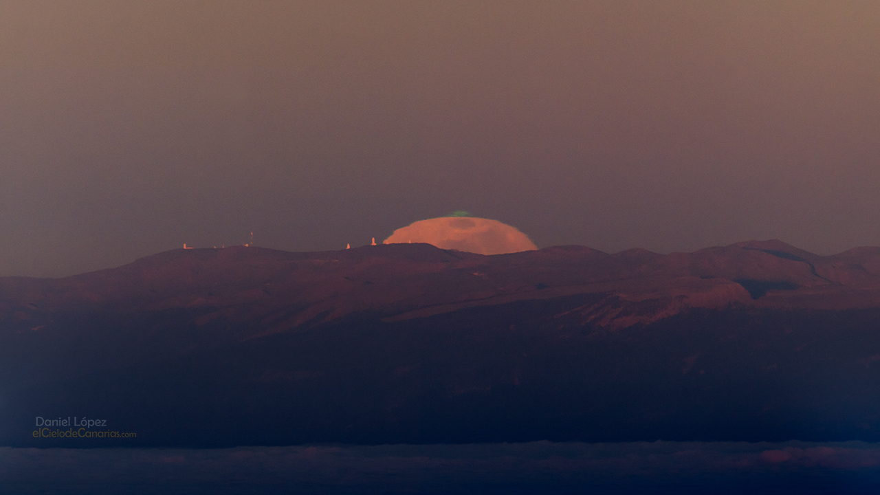 Green Flash at Moonrise