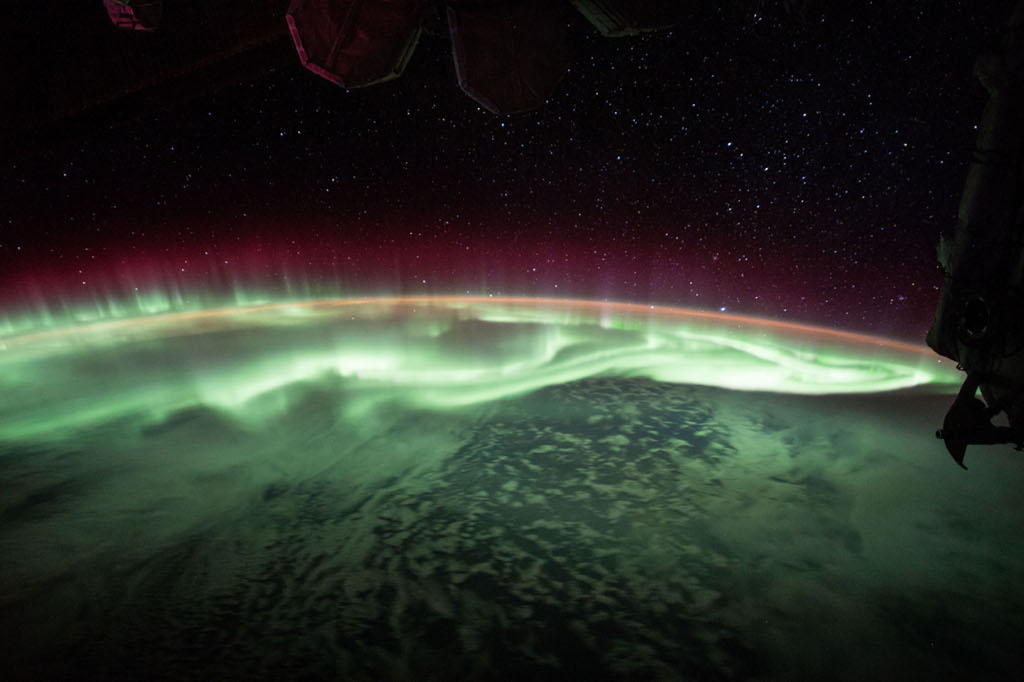 Aurora Slathers up the Sky