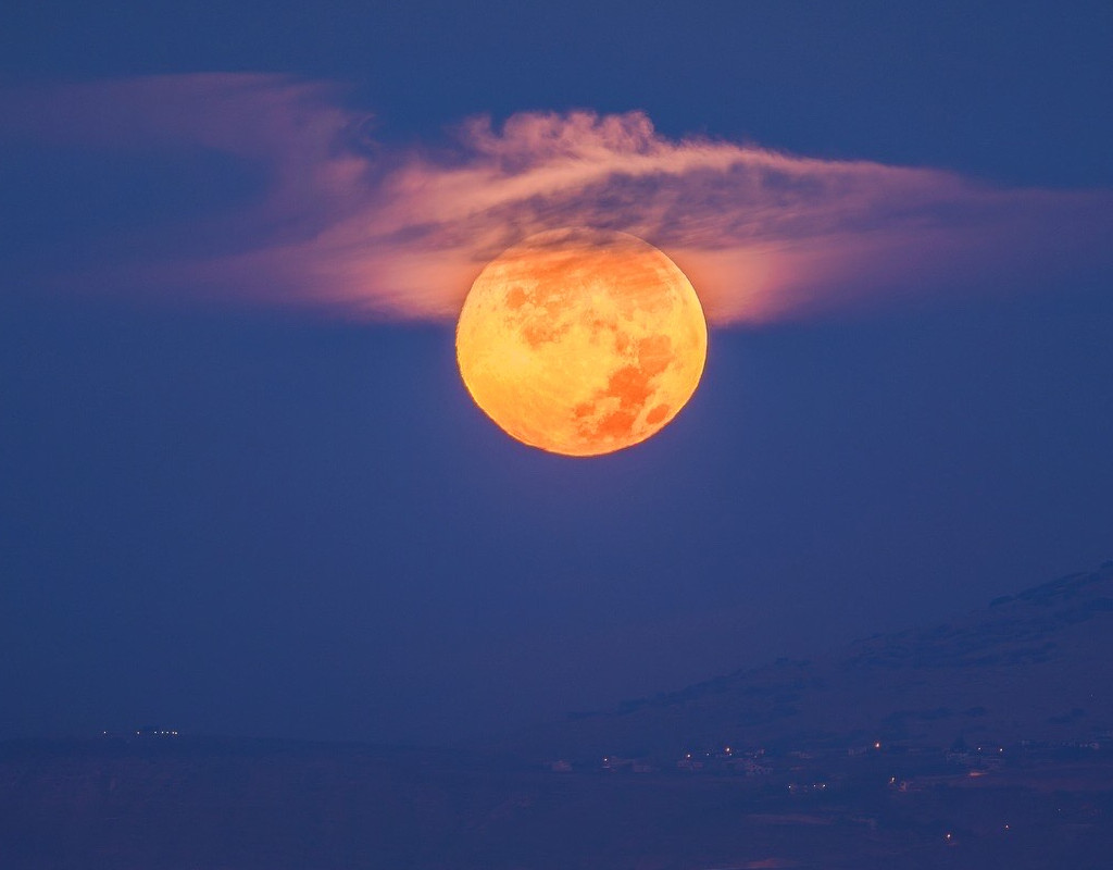 A Full Moon at Perigee