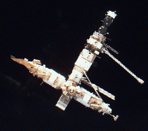 Atlantis Approaches Mir